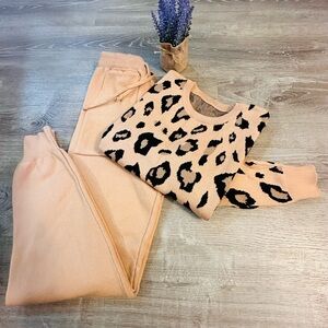 🧡 Apricot colored Leopard Print Sweater and Pants Set
